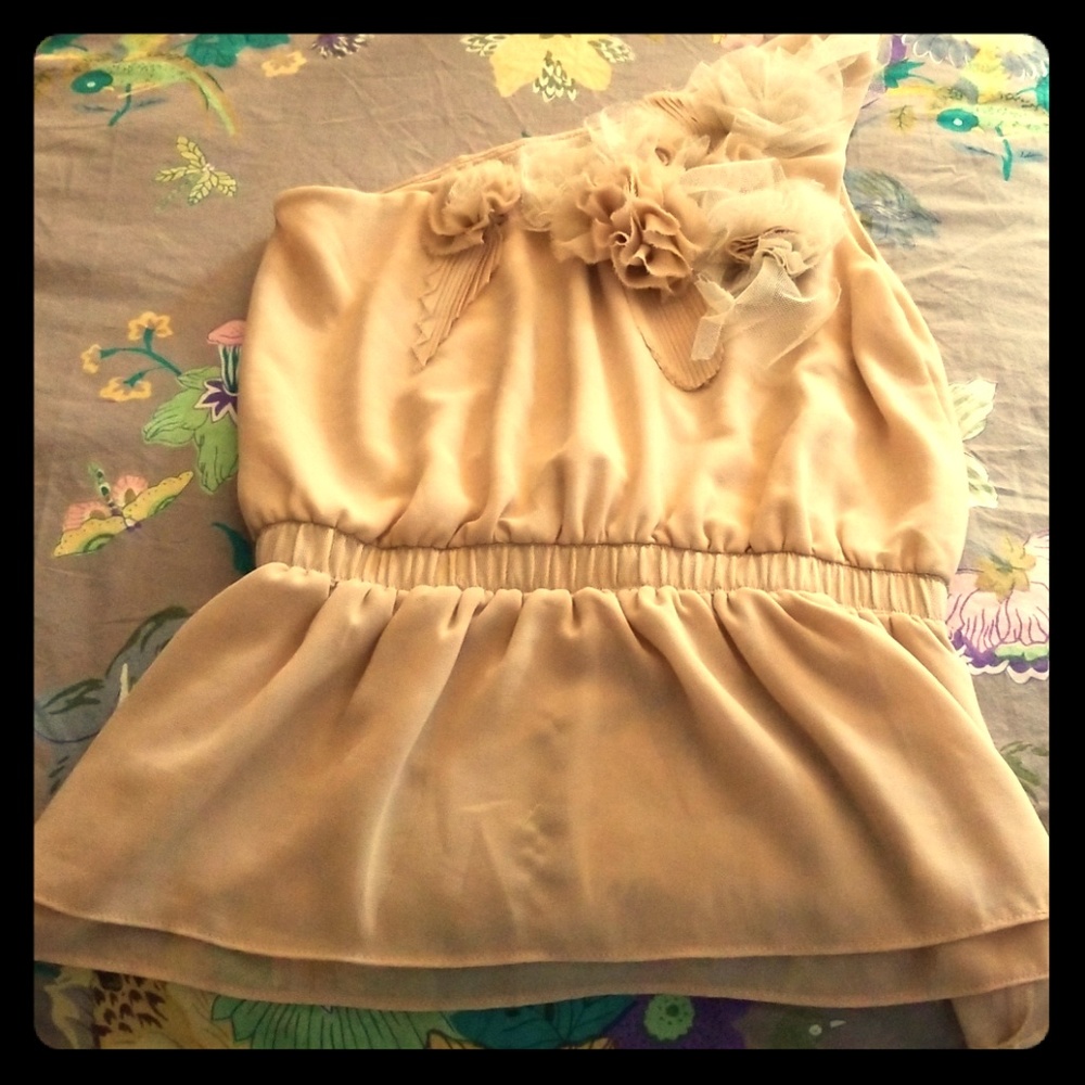 One shoulder blouse w/lacy flowers
